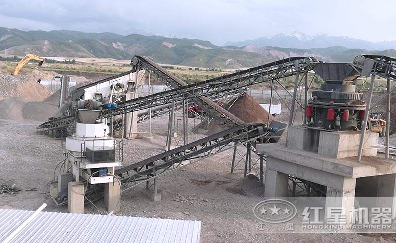 時(shí)產(chǎn)300噸的制砂生產(chǎn)線現(xiàn)場