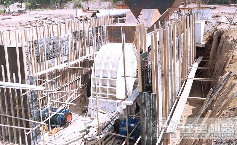 錘破機正在安裝中