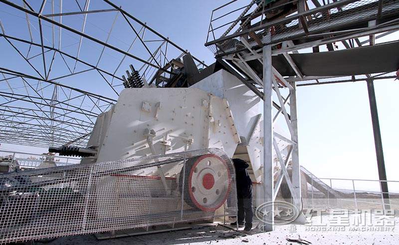 反擊式破碎機(jī)安裝現(xiàn)場(chǎng)