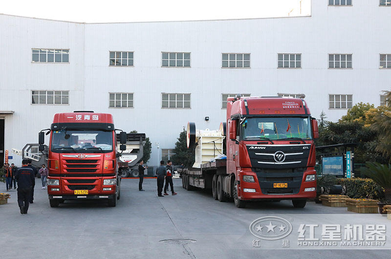 顎式破碎機(jī)發(fā)貨現(xiàn)場(chǎng)圖