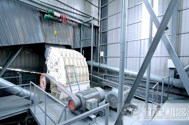 錘式破碎機生產現(xiàn)場實拍