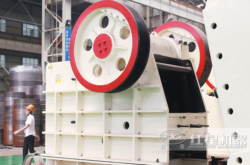 大型巖石破碎機(jī)之顎式破碎機(jī)