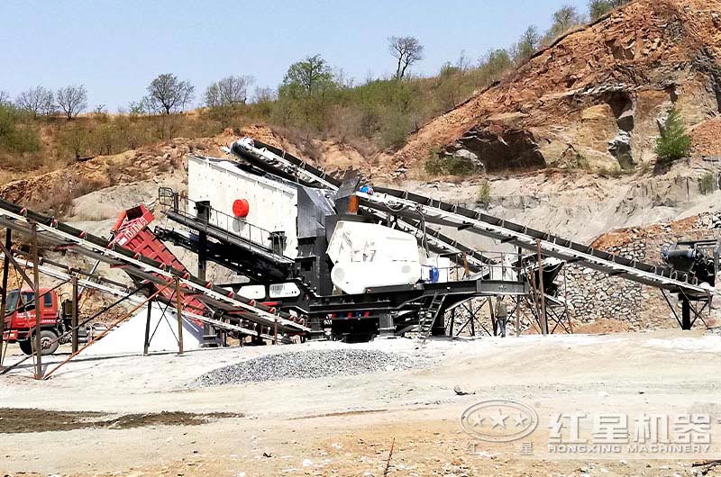 搭載反擊破的移動(dòng)破碎站