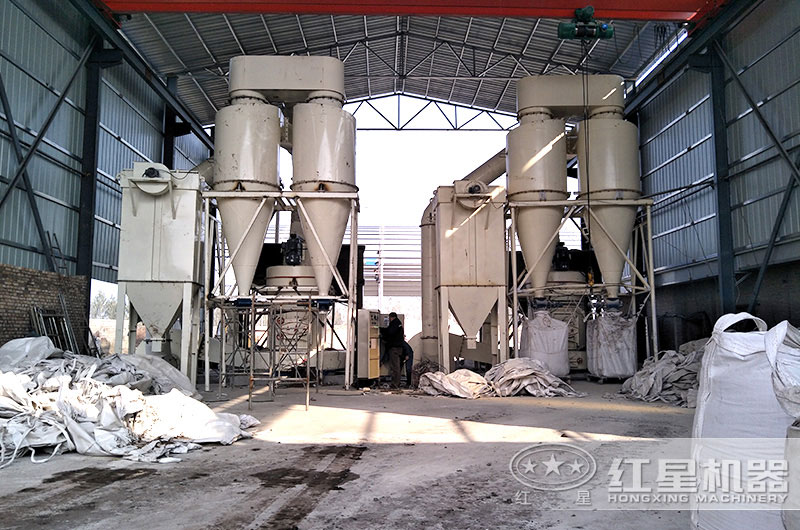 膨潤(rùn)土磨粉加工生產(chǎn)線現(xiàn)場(chǎng)