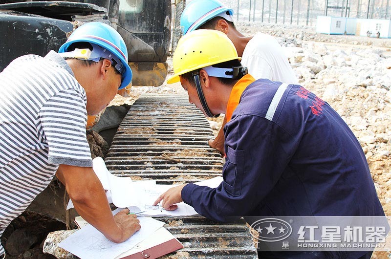 紅星售后人員上門為客戶安裝設(shè)備