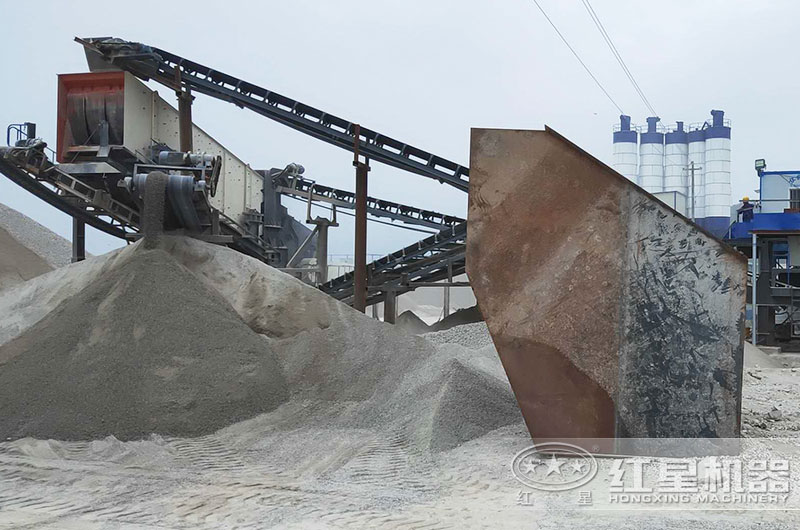 移動青石破碎生產(chǎn)線現(xiàn)場