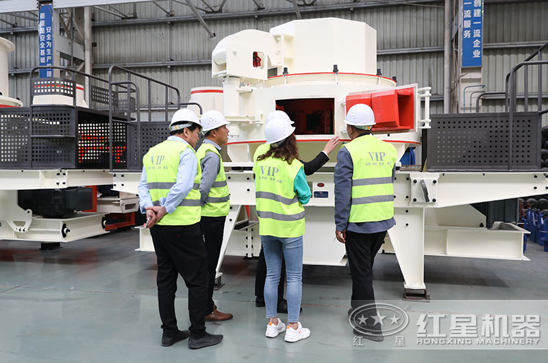 客戶來廠參觀制砂機設備