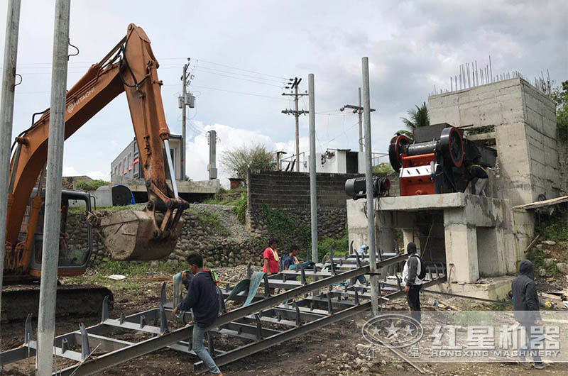 錳礦石破碎生產(chǎn)線建設(shè)現(xiàn)場