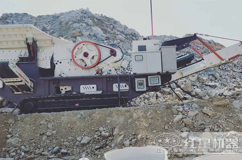 履帶移動破機作業(yè)現(xiàn)場