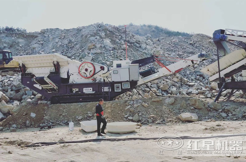 履帶式移動破碎機現(xiàn)場實拍