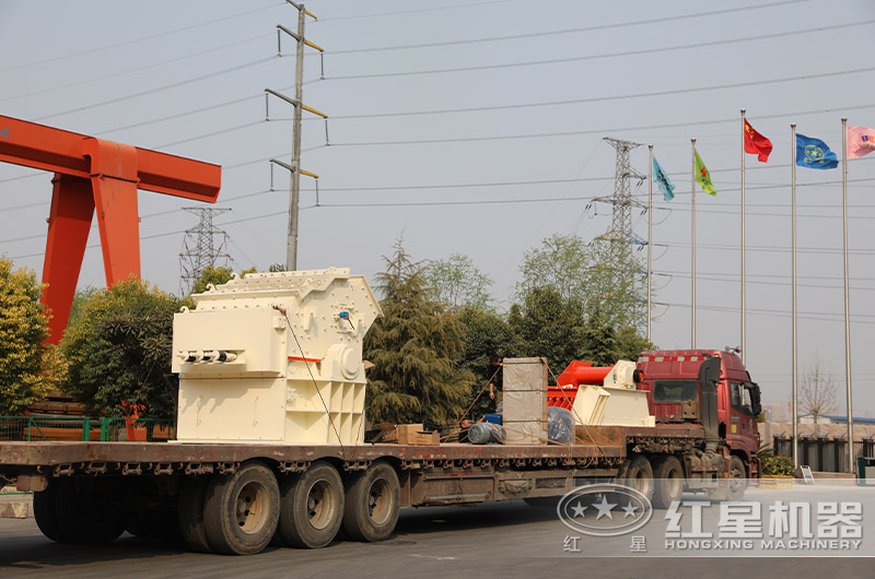 高產(chǎn)細(xì)碎破碎機(jī)發(fā)貨現(xiàn)場(chǎng)