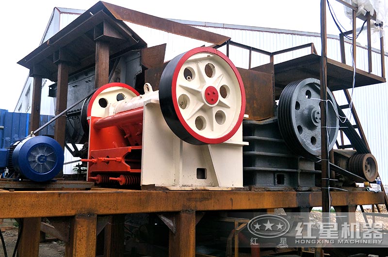 顎式玄武巖石子生產(chǎn)線現(xiàn)場(chǎng)