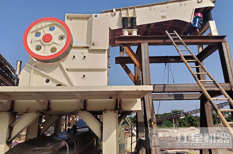 新一代顎式破碎機作業(yè)現(xiàn)場